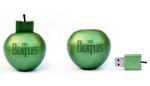Los 14 álbums de los Beatles en un USB en forma de manzana