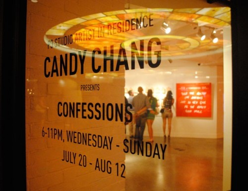 Exhibición de confesiones de la artista Candy Chang